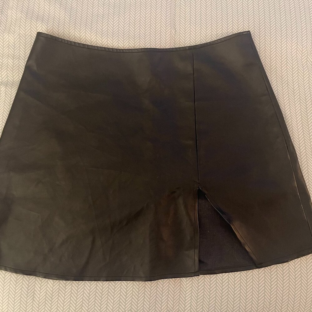 Black Faux Leather Mini Skirt with Zipper and leg slit-LARGE-In great shape!